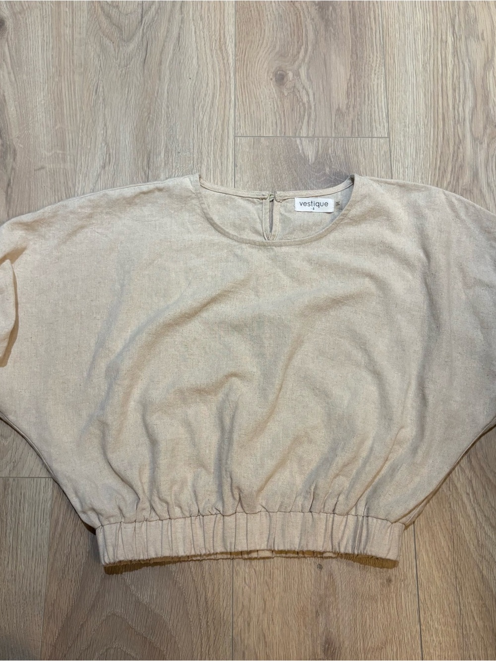 vestique Cream Elastic-Hem Crop Top